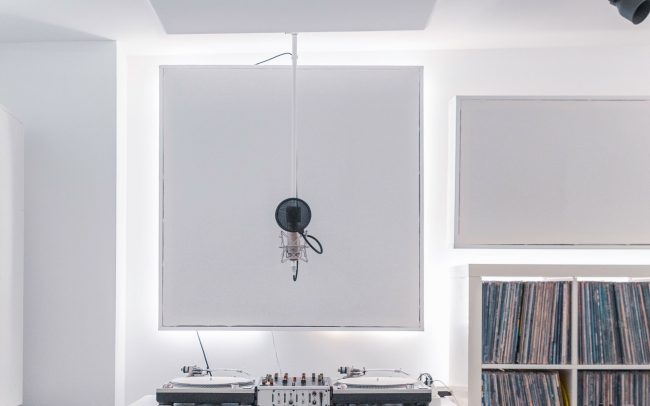 White Room Studio Hannover - Regie und Aufnahmeraum, production and recording room, Gesangsaufnahme raum, vocal booth